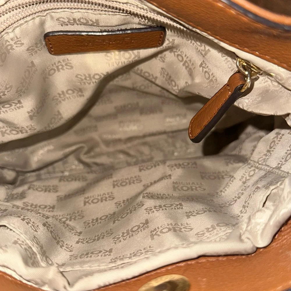 Michael Kors HamiltonCrossbody Bag - Picture 8 of 8
